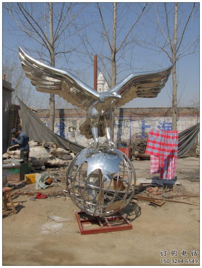 鷹踏球雕塑廠家 不銹鋼鷹踏球雕塑生產制作