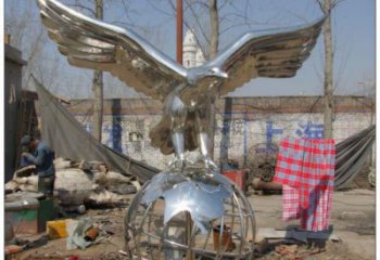 鷹踏球雕塑廠家 不銹鋼鷹踏球雕塑生產(chǎn)制作