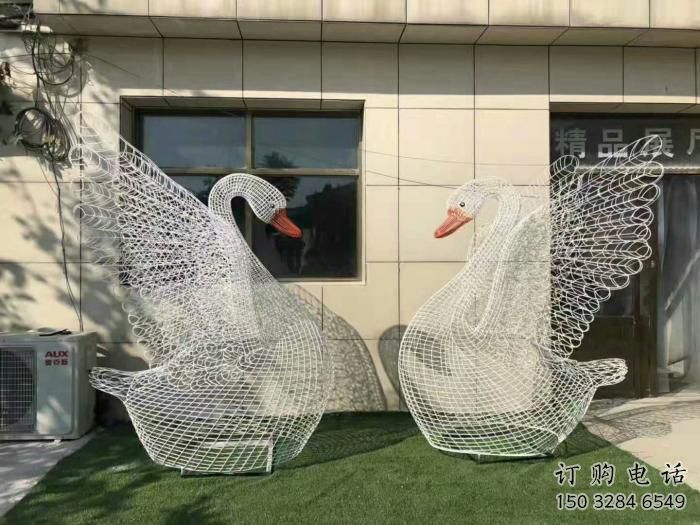 鏤空天鵝雕塑廠家 網(wǎng)格編織類 不銹鋼鏤空天鵝雕塑價格