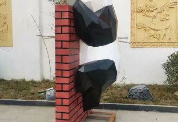 爬墻熊貓雕塑廠家 爬墻動物設(shè)計 不銹鋼爬墻熊貓雕塑