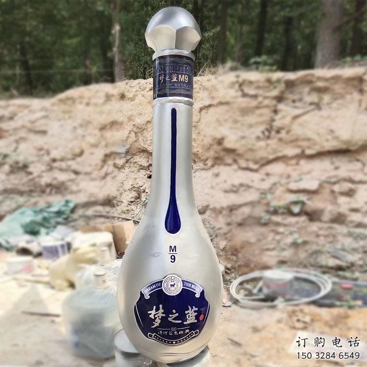 酒瓶雕塑 戶外公園小品 噴漆不銹鋼酒瓶雕塑廠家