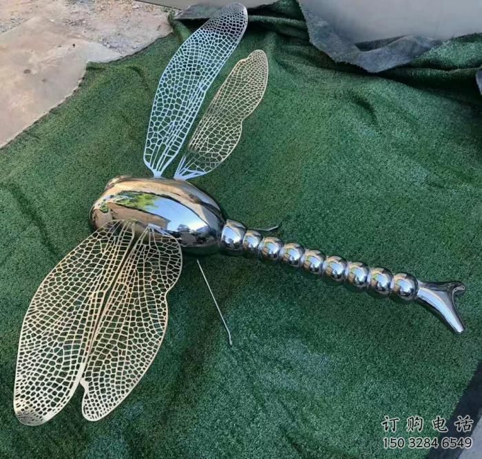 戶外蜻蜓雕塑 草地異形小品 住宅小區鏤空蜻蜓雕塑廠家
