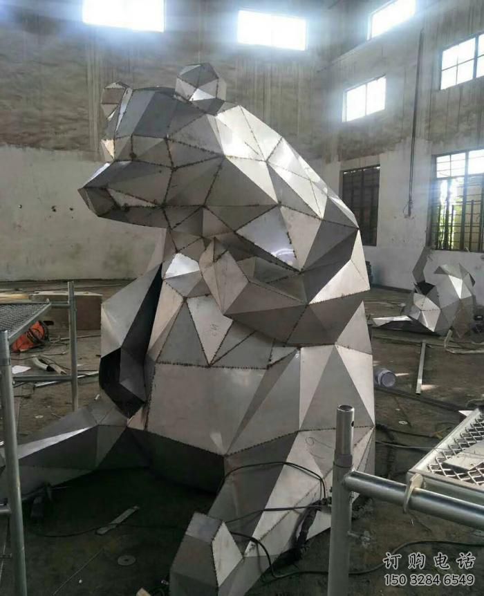 步行街熊雕塑廠家 創意擺件 草地切面熊雕塑   