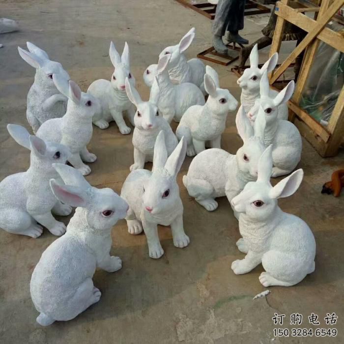 草地兔子雕塑廠家 公園擺件小品 戶外仿真兔子雕塑