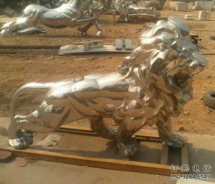鏡面獅子雕塑廠家 現(xiàn)代校園擺件 游樂場異形獅子雕塑