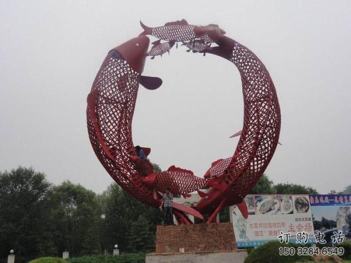 噴漆小魚雕塑廠家 卡通廣場小品 草地彩繪小魚雕塑