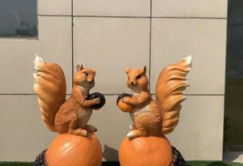 庭院松鼠雕塑廠家 歐式仿真擺件 戶外噴漆松鼠雕塑