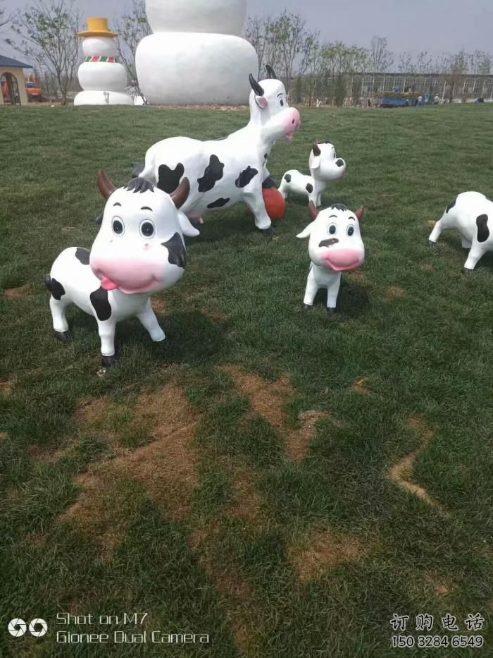 幼兒園狗雕塑廠家 卡通噴漆小品 室內異形狗雕塑