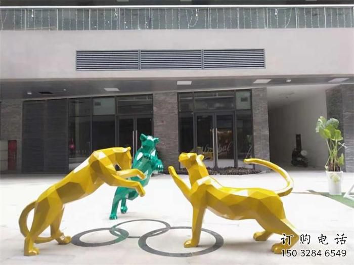 商業(yè)街獵豹雕塑廠家 大型現(xiàn)代擺件 步行街異形獵豹雕塑