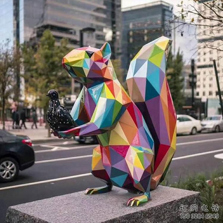 公園松鼠雕塑廠家 中式彩繪小品 風(fēng)景區(qū)切面松鼠雕塑