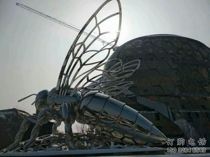 別墅區(qū)蜜蜂雕塑廠家 卡通鏡面小品 戶外鏤空蜜蜂雕塑