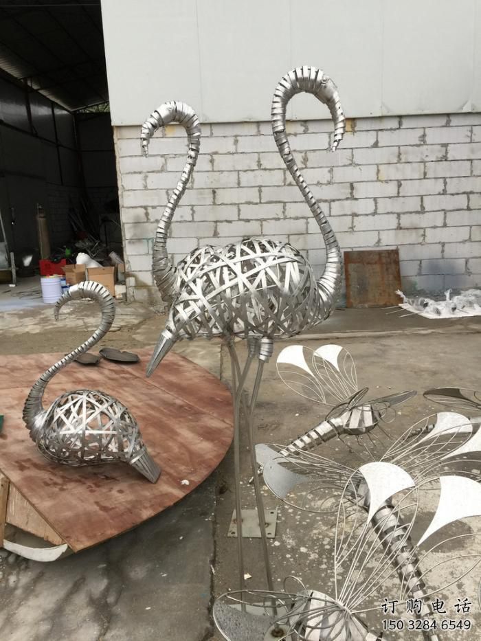 鏤空丹頂鶴雕塑廠家 現代抽象擺件 廣場幾何丹頂鶴雕塑