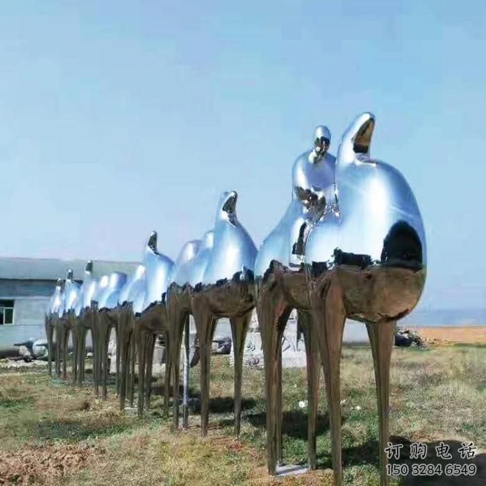 鏡面駱駝雕塑廠家 大型抽象擺件 風(fēng)景區(qū)仿真駱駝雕塑