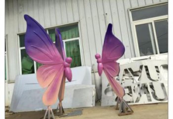 步行街彩蝶雕塑廠家 創(chuàng)意彩繪擺件 草地切面彩蝶雕塑