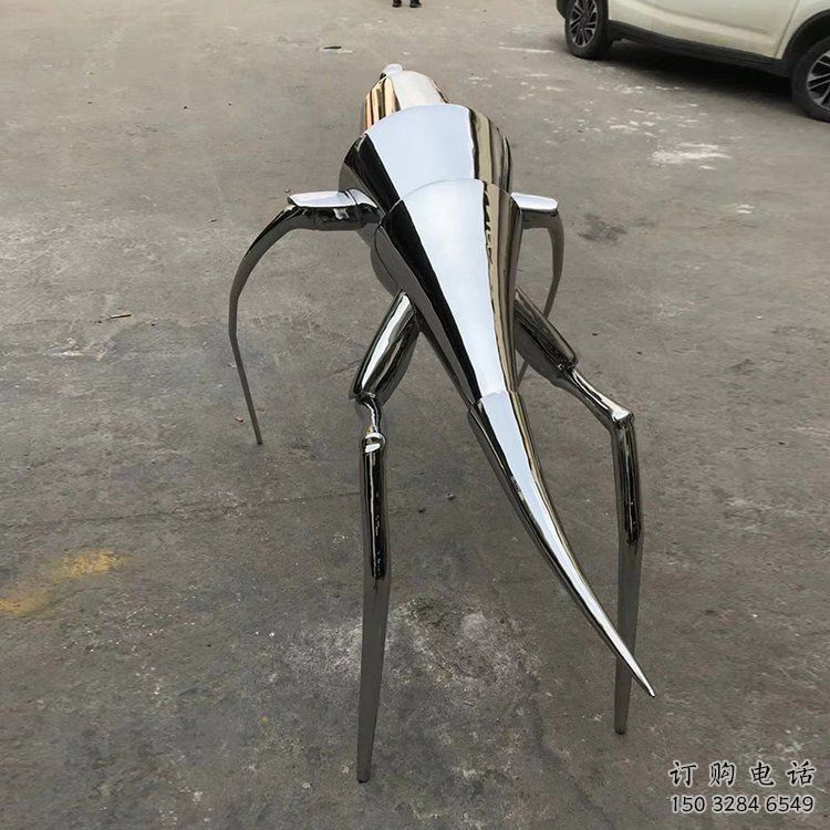 鍛造螞蚱雕塑廠家 創意公園小品 戶外鏡面螞蚱雕塑