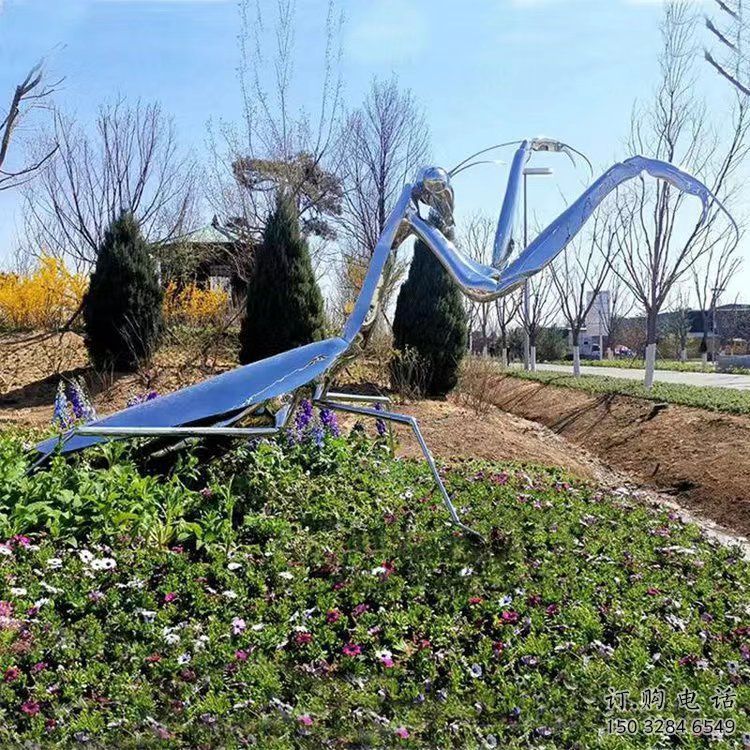 鑄造螳螂雕塑廠家 創意村口小品 村口鏡面螳螂雕塑