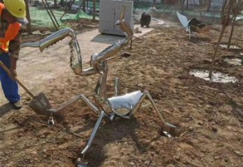 幾何螳螂雕塑廠家 中式室內擺件 草地切面螳螂雕塑