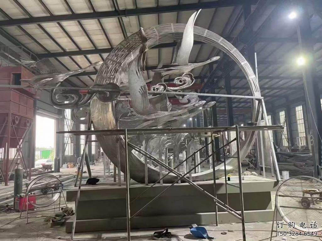 拉絲飛燕雕塑廠家 大型鏤空擺件 游樂場異形飛燕雕塑