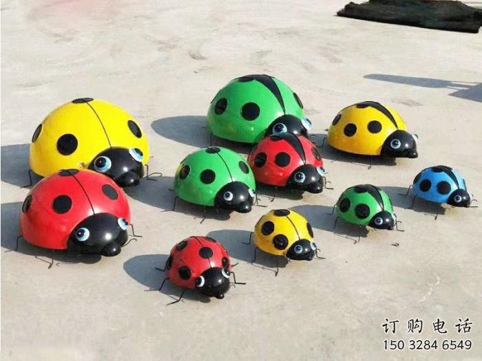 烤漆甲殼蟲雕塑廠家 卡通創(chuàng)意擺件 公園噴漆甲殼蟲雕塑