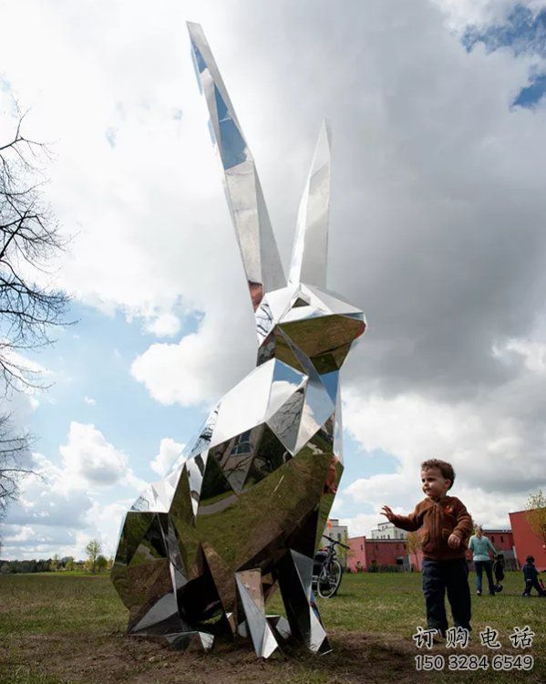 鑄造兔子雕塑廠家 創(chuàng)意村口小品 幾何鏡面兔子雕塑