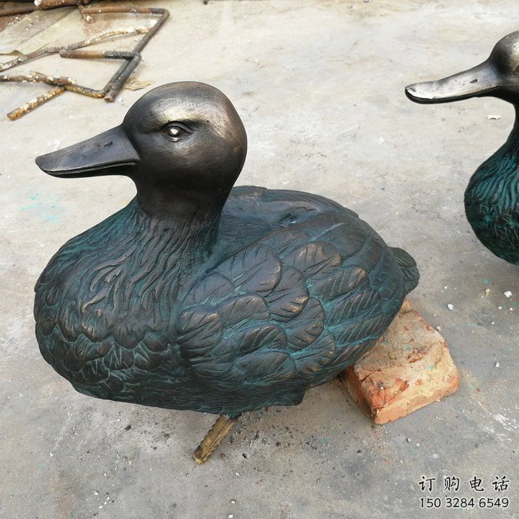 園林鴨子雕塑廠家 大型抽象擺件 街道仿古鴨子雕塑