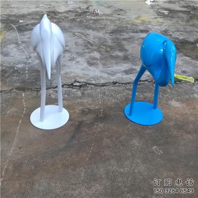 步行街雀鳥雕塑廠家 創意鋼管擺件 草地切面雀鳥雕塑