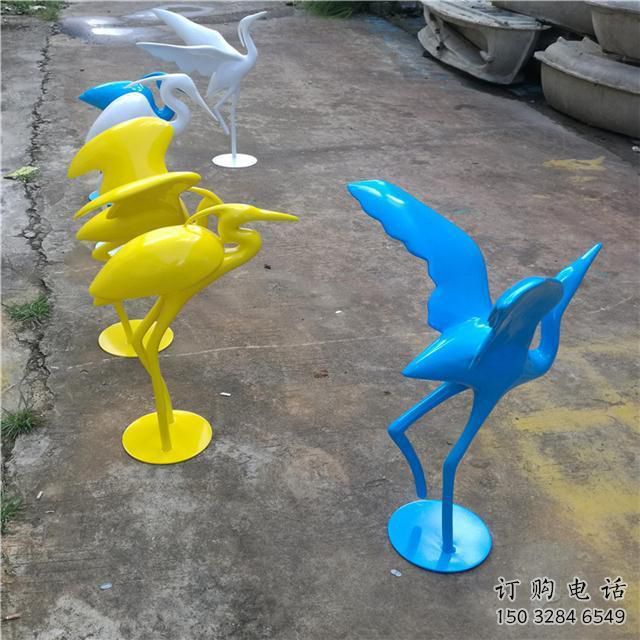 別墅區(qū)雀鳥雕塑廠家 卡通噴漆小品 現(xiàn)代戶外雀鳥雕塑