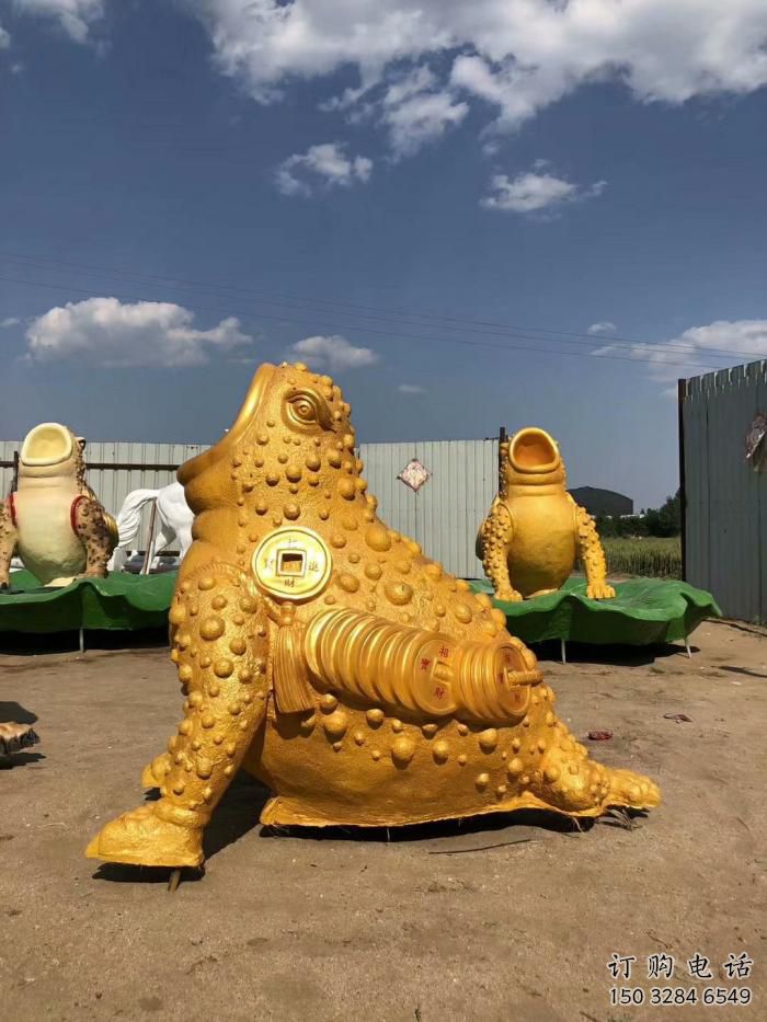 幼兒園金蟾雕塑廠家 卡通噴漆小品 戶外異形金蟾雕塑