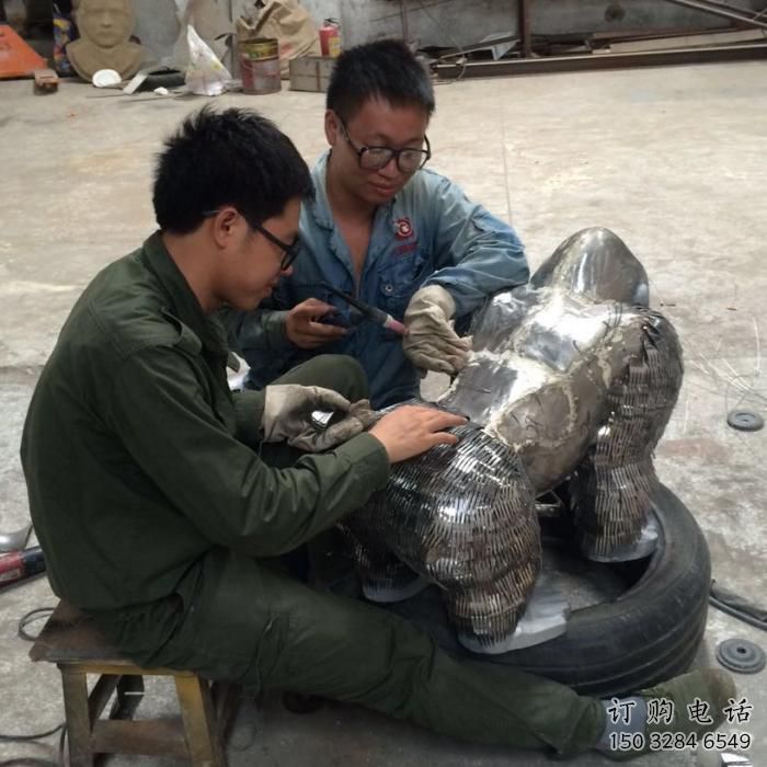 風景區(qū)大猩猩雕塑廠家 中式戶外擺件 大型仿古大猩猩雕塑