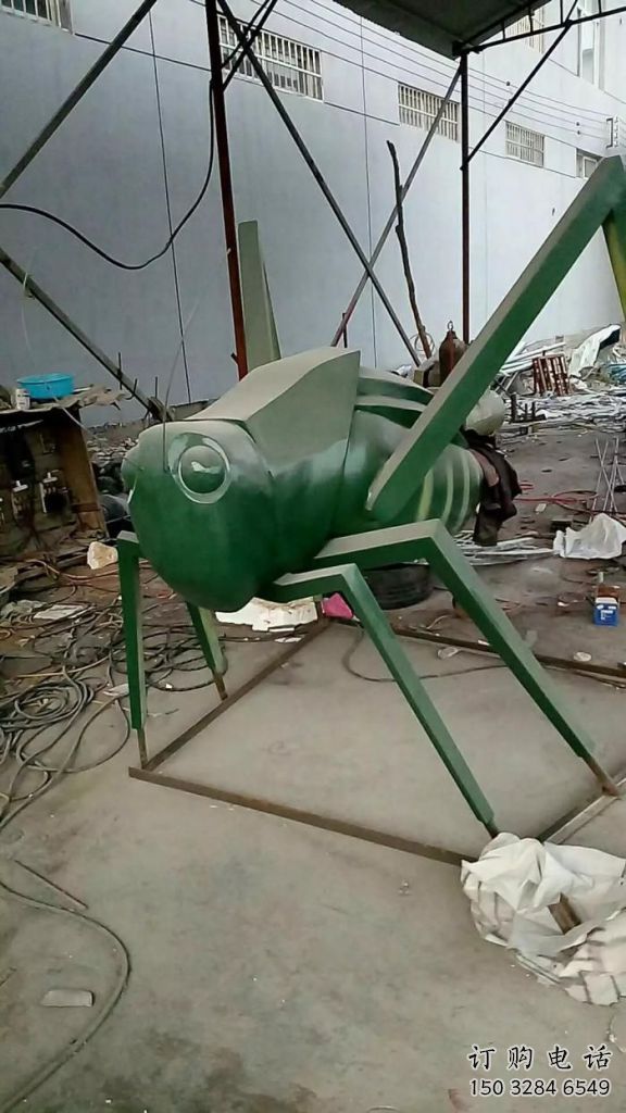 拉絲蟈蟈雕塑廠家 大型烤漆擺件 游樂場異形蟈蟈雕塑