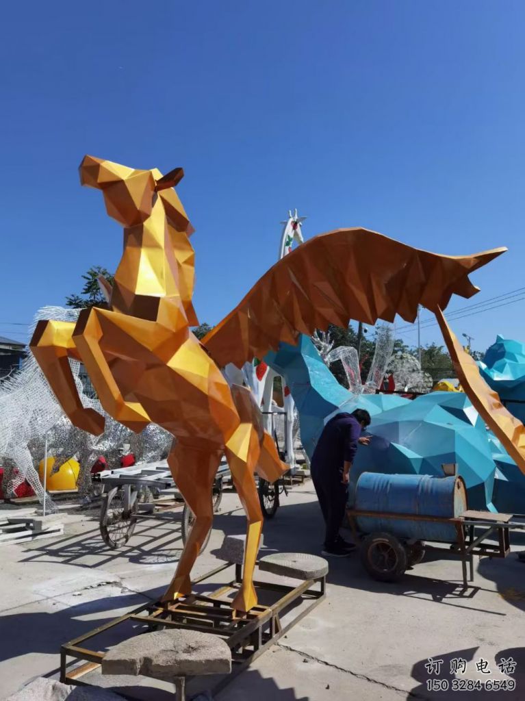 庭院金馬雕塑廠家 歐式仿真擺件 戶外噴漆金馬雕塑