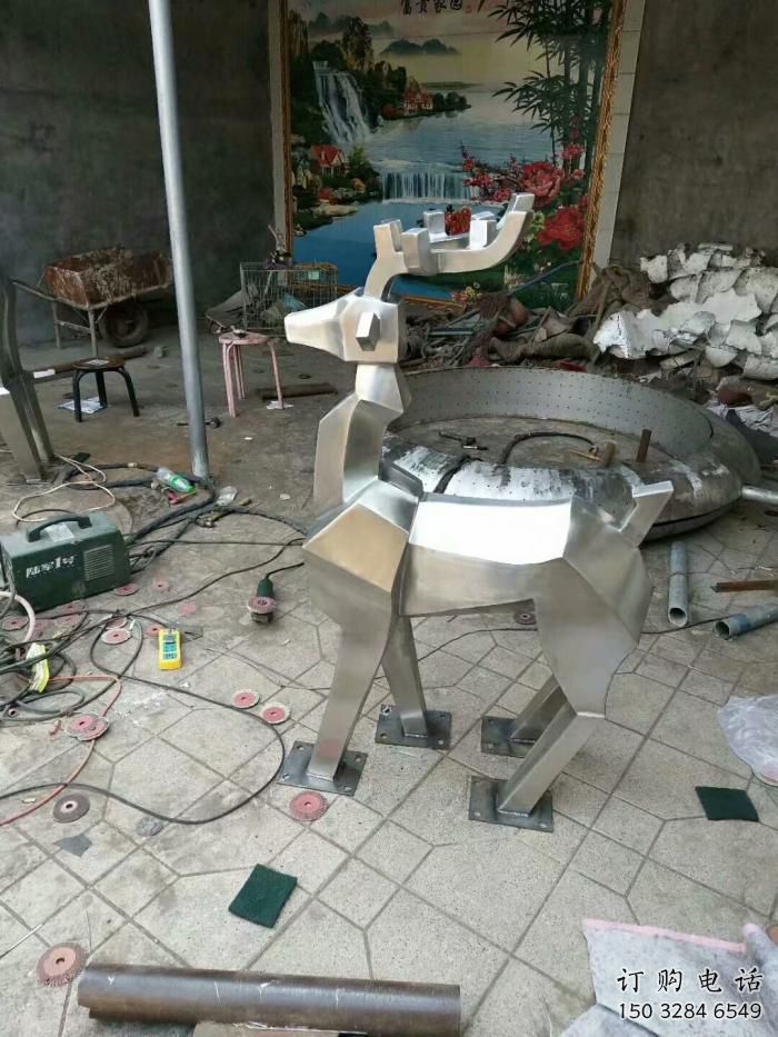 街道小鹿雕塑廠家 創意村口小品 酒店拉絲小鹿雕塑