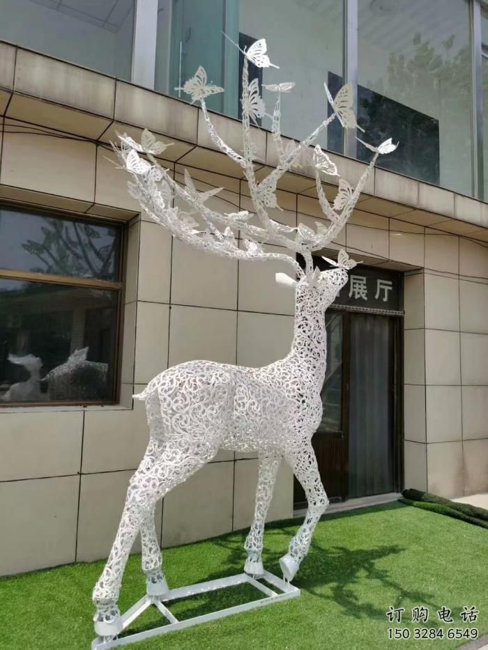 別墅區梅花鹿雕塑廠家 卡通噴漆小品 戶外鏤空梅花鹿雕塑