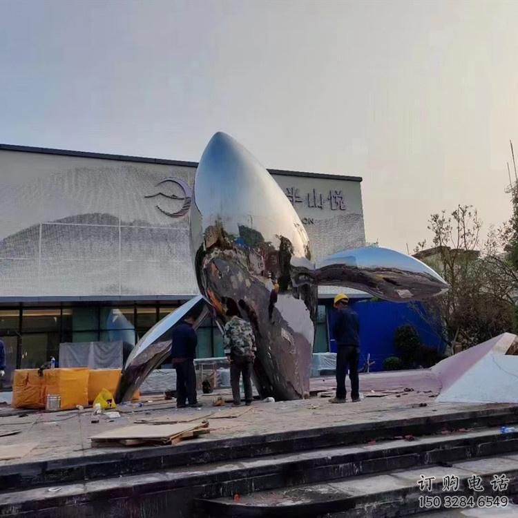 商業街鯨魚雕塑廠家 大型現代擺件 步行街異形鯨魚雕塑