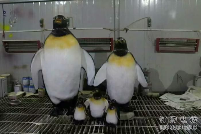 幼兒園企鵝雕塑廠家 卡通噴漆小品 室內異形企鵝雕塑