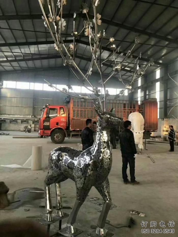 公園麋鹿雕塑廠家 中式鏡面小品 風景區抽象麋鹿雕塑