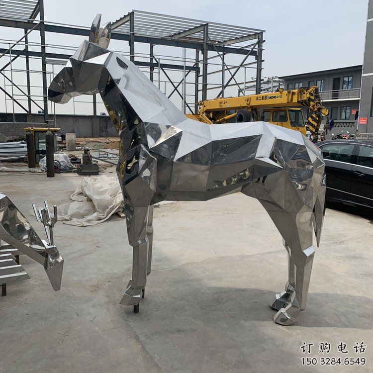 抽象駿馬雕塑廠家 創(chuàng)意歐式擺件 玄關(guān)戶外駿馬雕塑