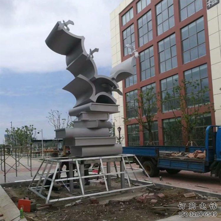 拉絲書山雕塑廠家 現代創意擺件 別墅區不銹鋼書山雕塑