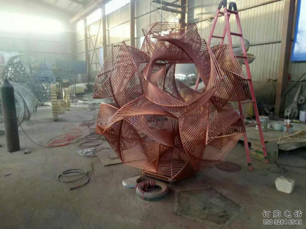 拉絲球狀雕塑廠家 鏤空創(chuàng)意擺件  大型不銹鋼球狀雕塑