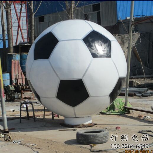 現(xiàn)代足球雕塑廠家 大型別墅區(qū)擺件 戶外不銹鋼足球雕塑