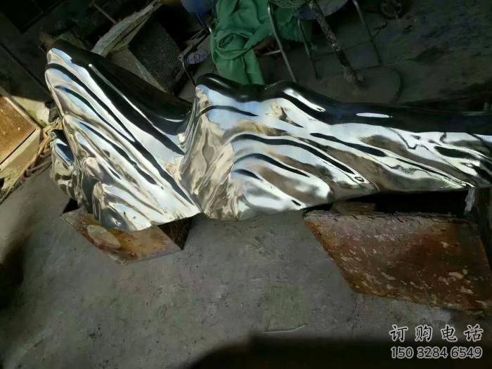 鏡面假山雕塑廠家 戶外大型擺件 大型不銹鋼假山雕塑