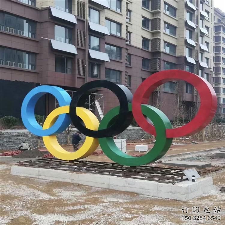 別墅區(qū)五環(huán)雕塑廠家 大型戶外擺件 烤漆不銹鋼五環(huán)雕塑