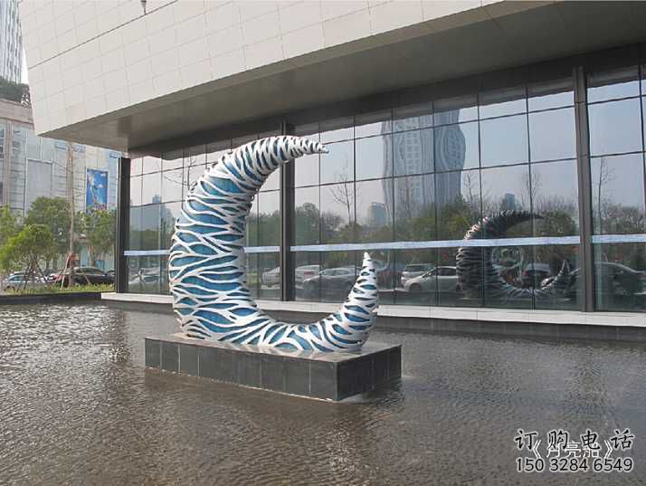 酒店月牙雕塑廠家 烤漆小品 戶外不銹鋼月牙雕塑生產(chǎn)