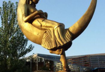 仿古月牙形雕塑廠家 創(chuàng)意小品 房地產(chǎn)不銹鋼月牙形雕塑制作