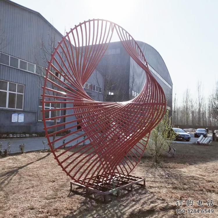 拉絲雙環雕塑廠家 鏤空創意擺件 別墅區不銹鋼雙環雕塑制作