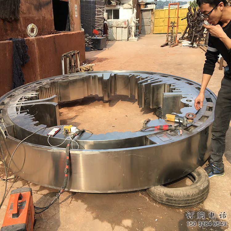 大型商場圓圈雕塑廠家 鏡面擺件 現代不銹鋼圓圈雕塑生產