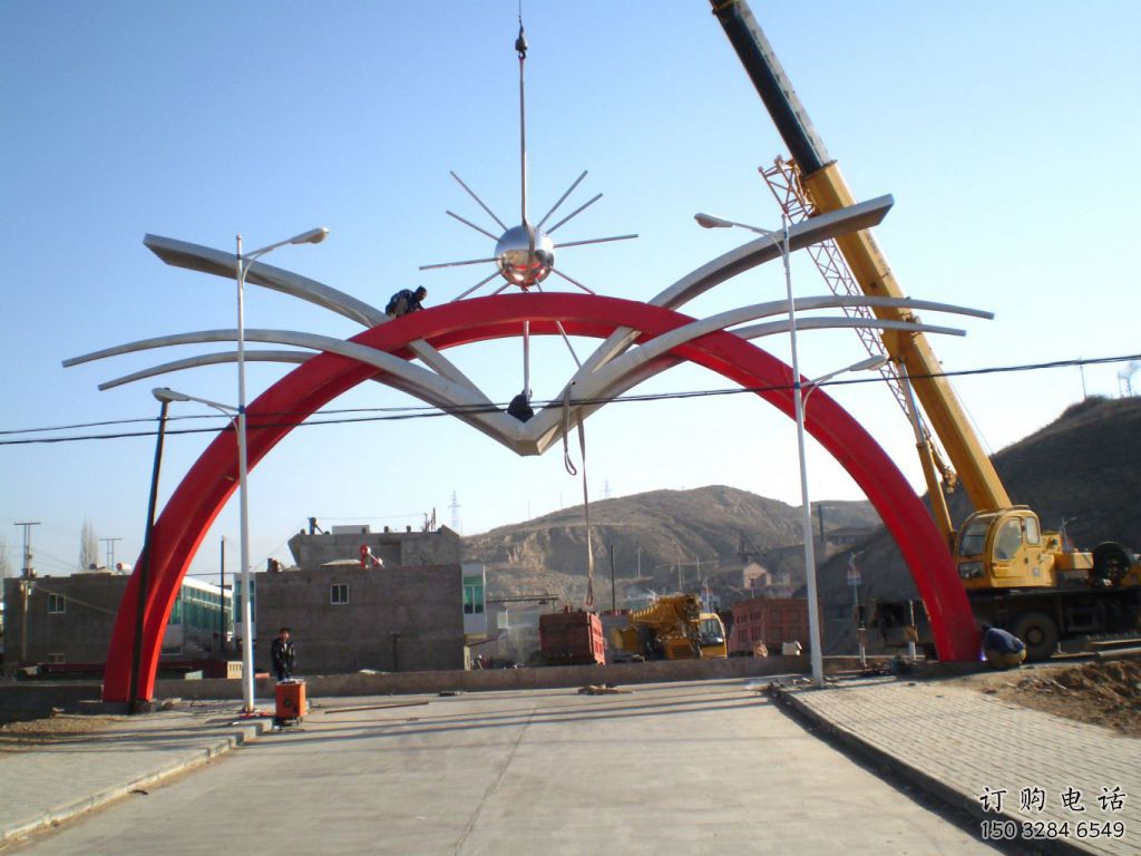 烤漆大門雕塑廠家 現(xiàn)代小品 戶外不銹鋼大門雕塑生產(chǎn)