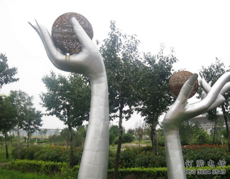 拉絲手掌雕塑廠家 創(chuàng)意擺件 別墅區(qū)不銹鋼手掌雕塑廠