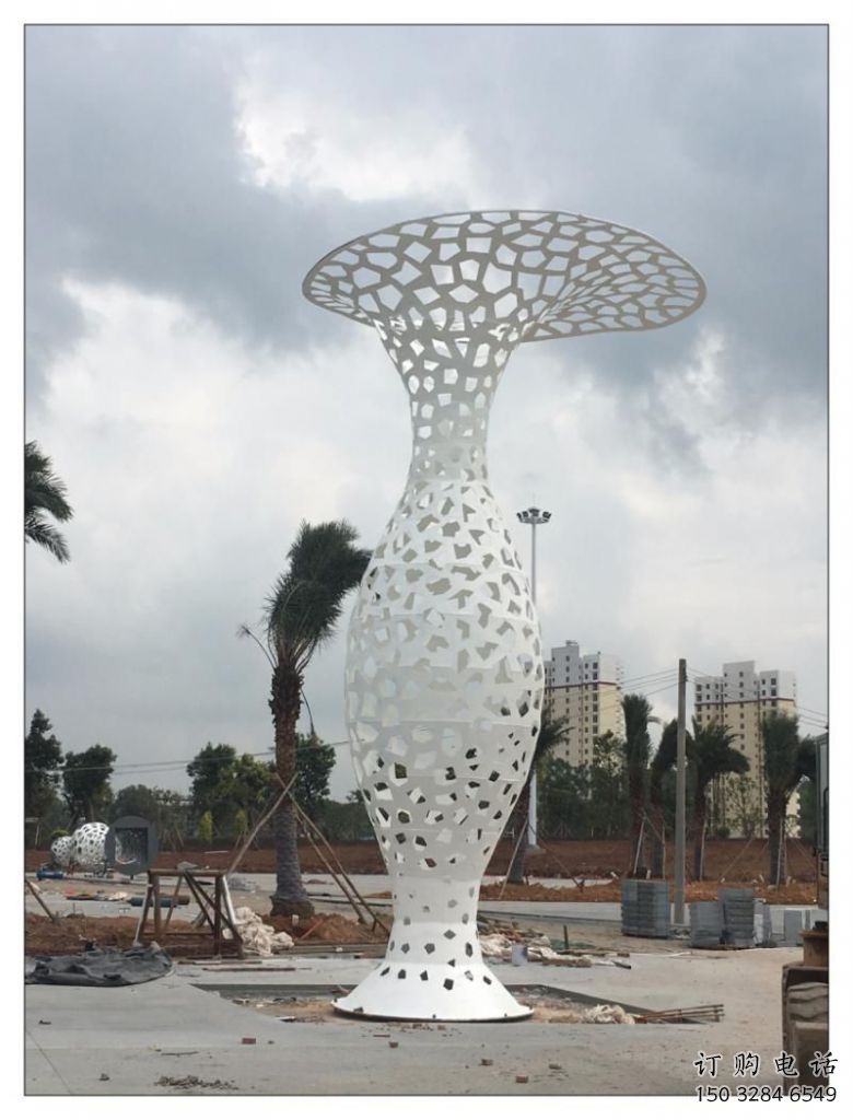大型花瓶雕塑廠家 廣場小品 烤漆不銹鋼花瓶雕塑廠