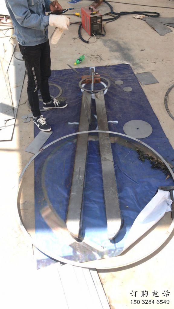 烤漆圓規(guī)雕塑廠家 體育小品 戶外不銹鋼圓規(guī)雕塑定做